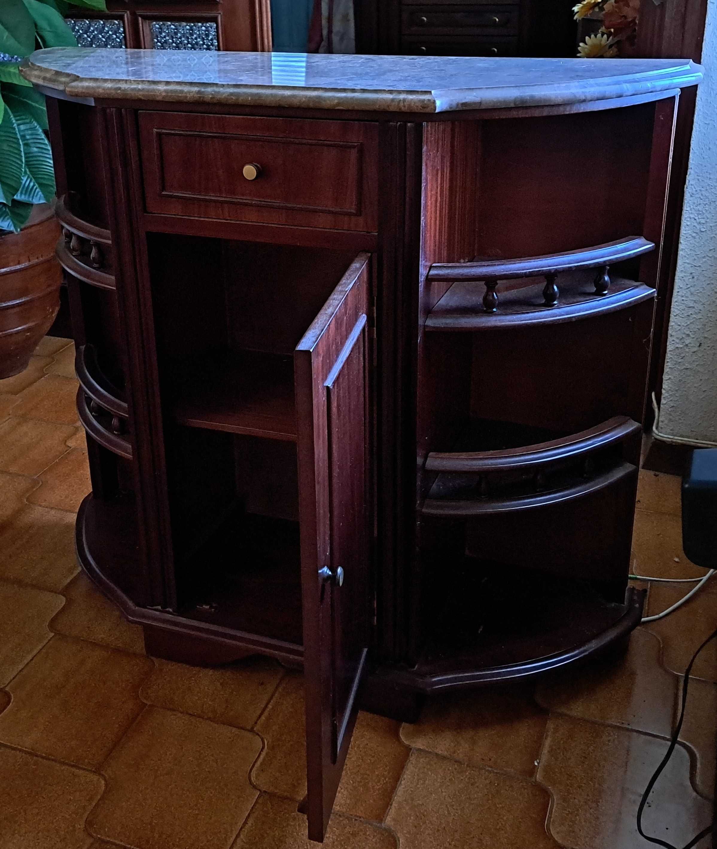 console de madeira e mármore