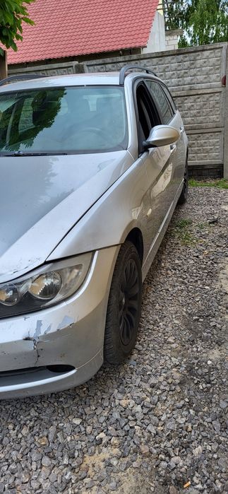 BMW 320d delikatnie uszkodzona. Zamiana