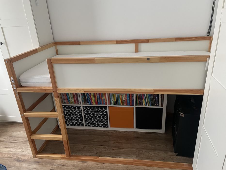 Łózko Kura + materac + baldachim