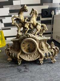 Relógio em latão antigo
