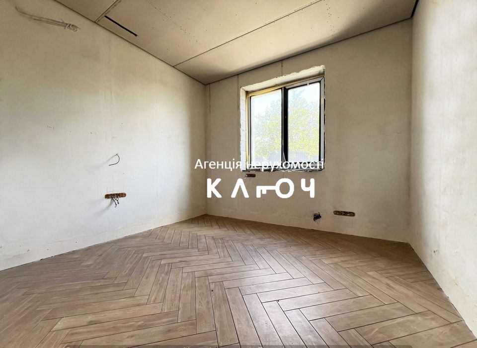 Продам сучасний будинок в мальовничому місці.