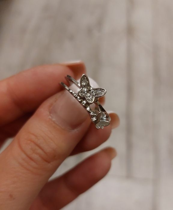 Pierścionek damski regulowany z motylami w kolorze srebra
