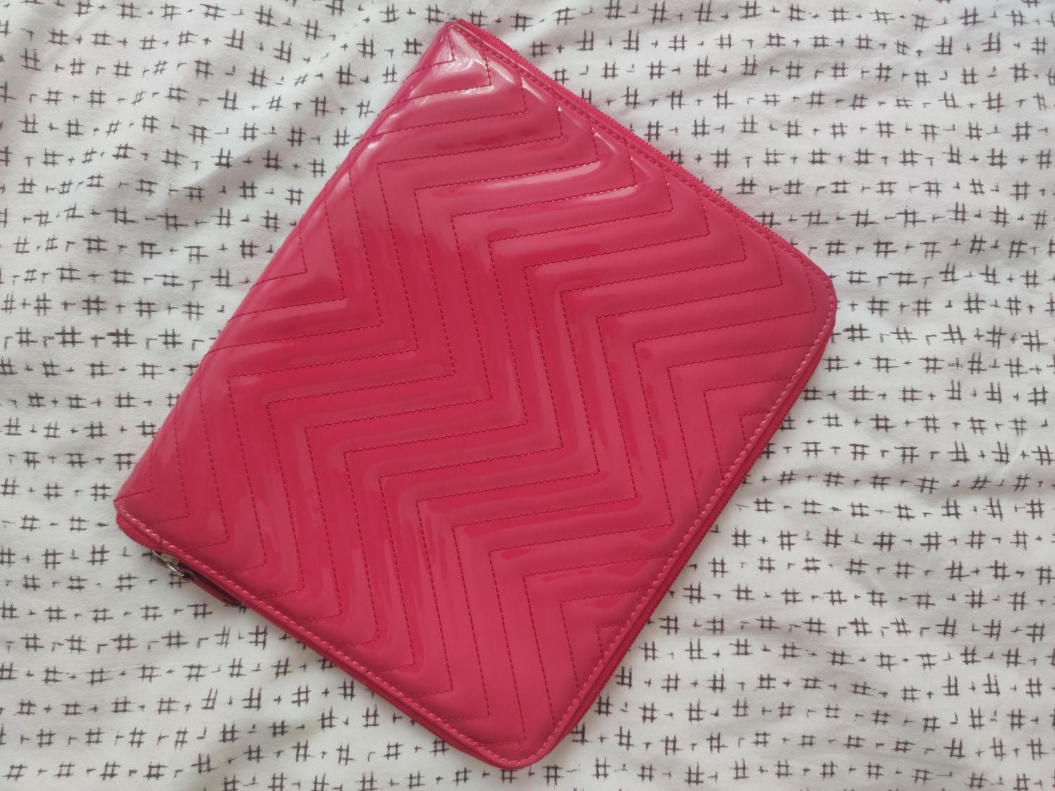 Różowe etui na tablet 12 cali zapinane na zamek błyskawiczny