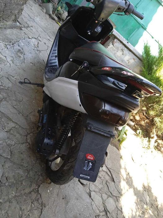 Yamaha super jog zr , валить на заднем ,кататься до тёлочек :D
