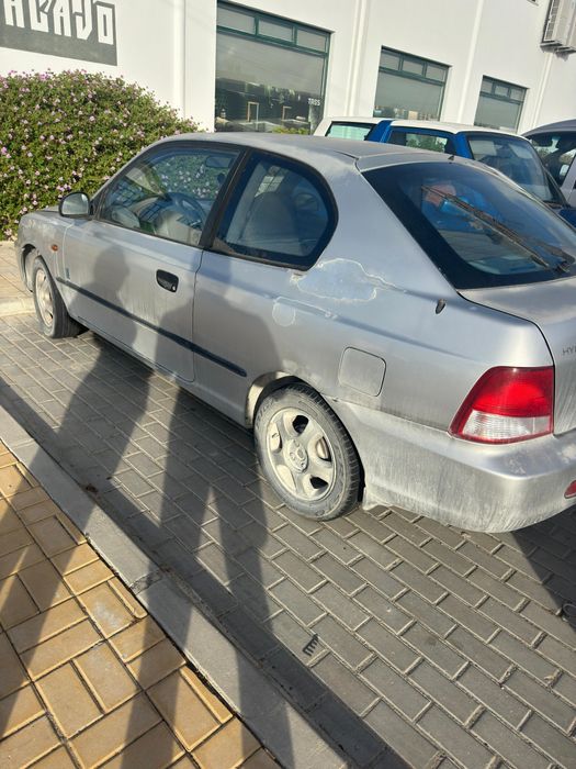 Hyundai Accent.       .
