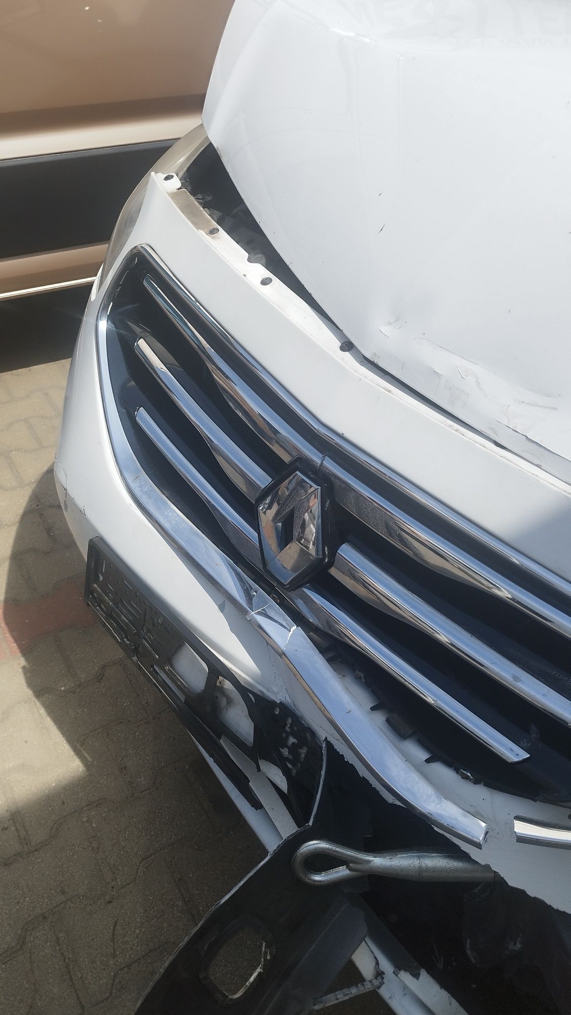 Renault Koleos uszkodzony 2012
