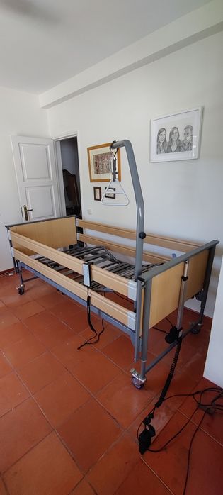 Cama Hospitalar Elétrica C/ Elevação - Colchão incluido - COMO NOVO