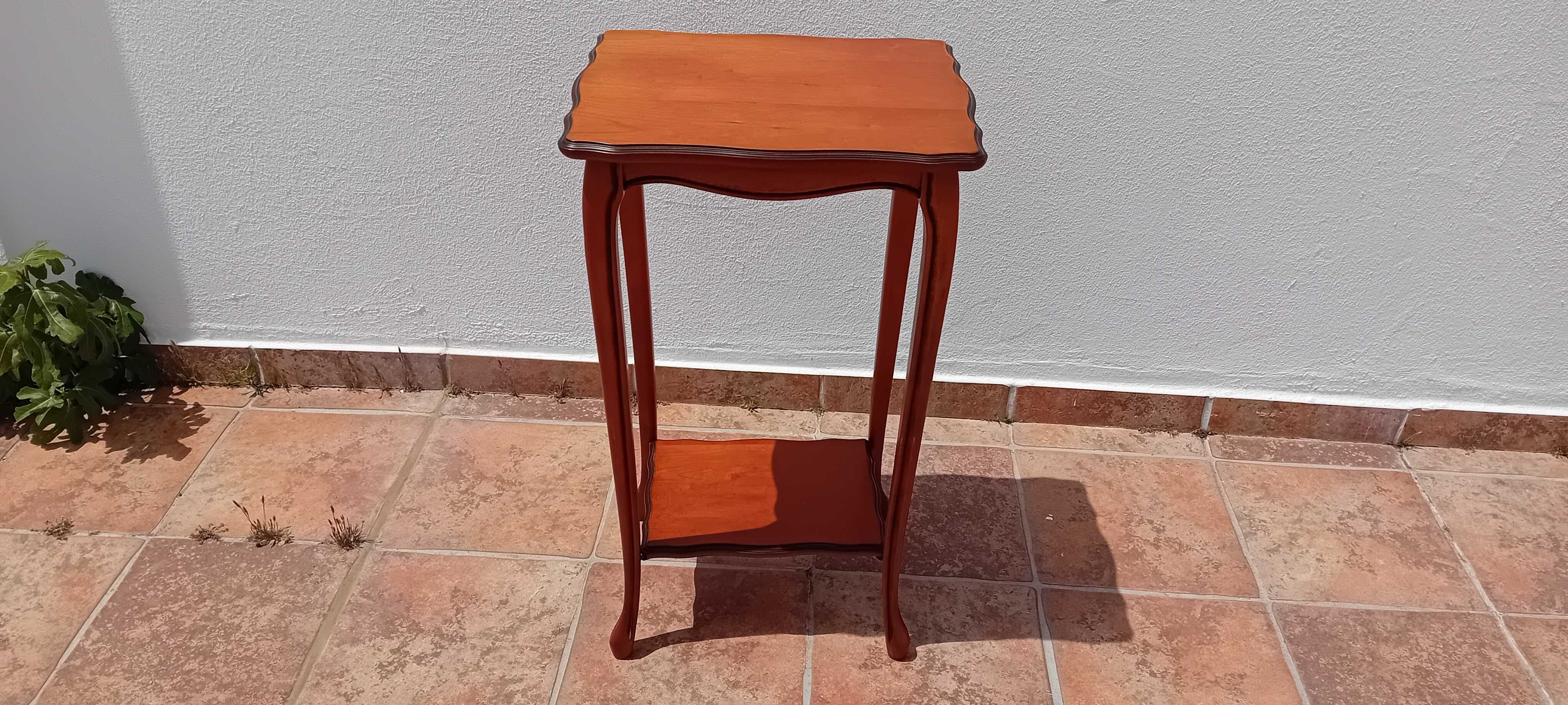 Mesa alta de apoio em madeira maciça!