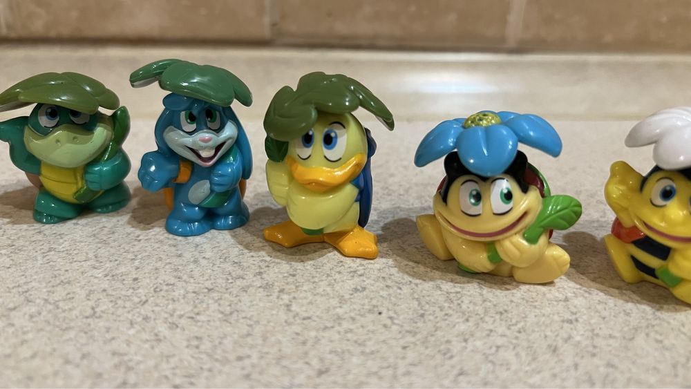 Тваринки під листочками кіндер іграшки фігурки