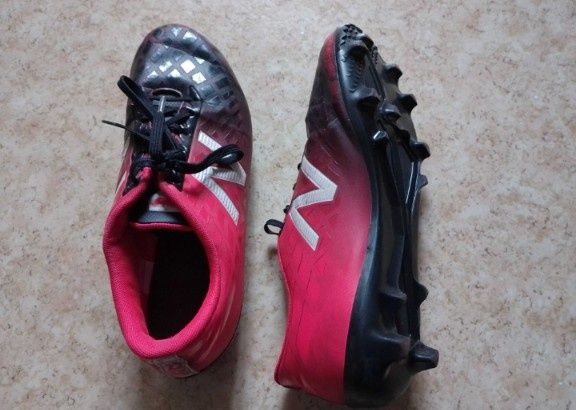 Качественные и лёгкие футбольные бутсы New Balance Furon 4.0 Pro FG.