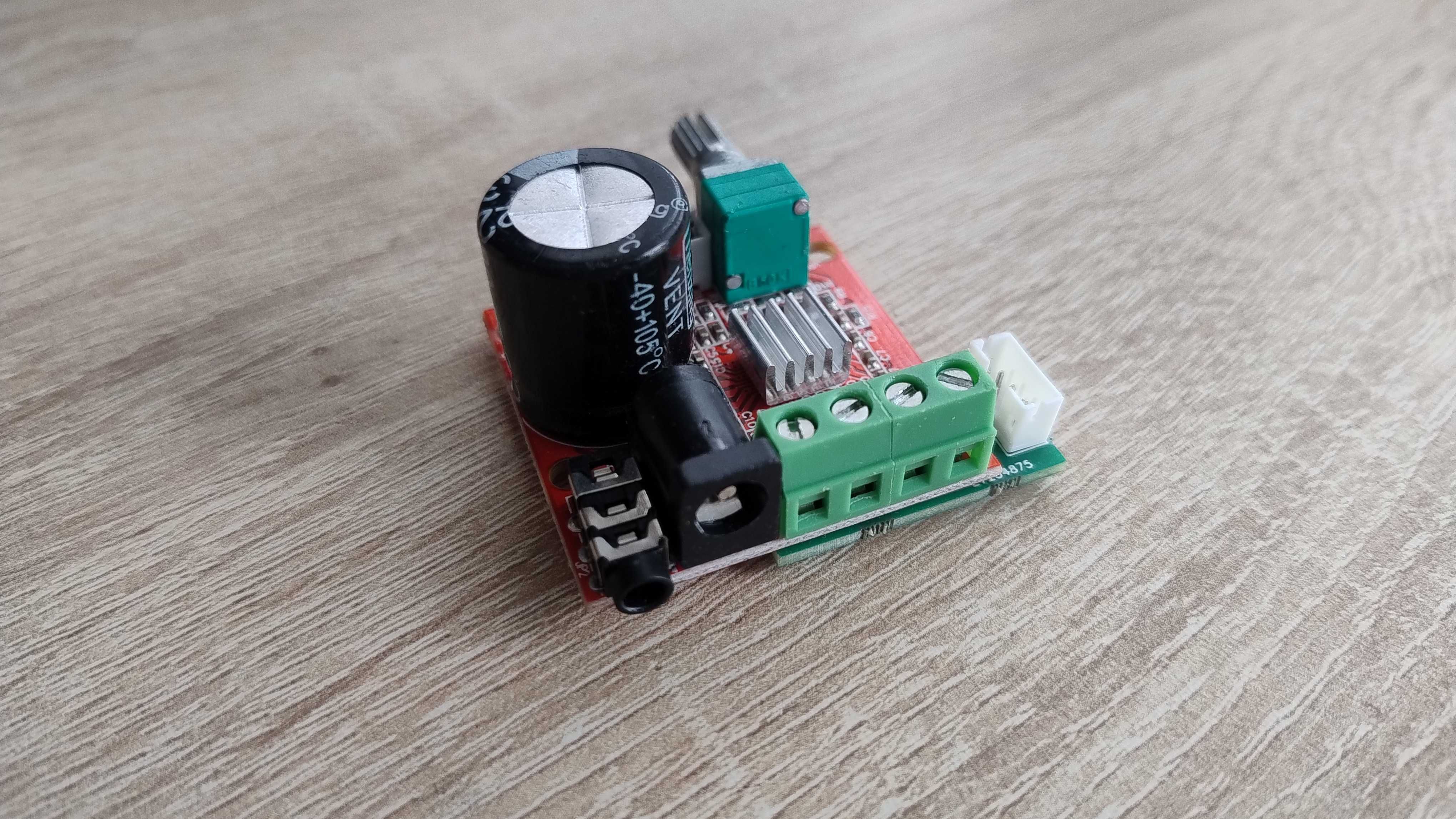 Prosty wzmacniacz audio stereo