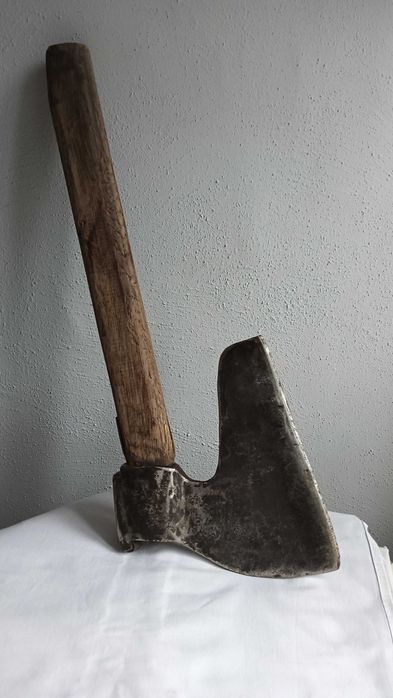 Stary ciężki topór masarski