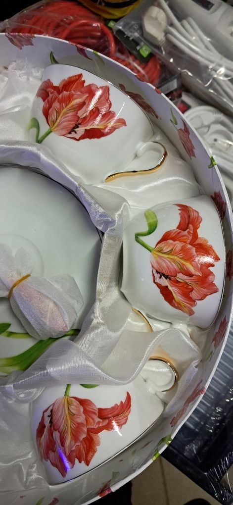 Zestaw kawowy filiżanki porcelanowe spodki łyżeczki tulipany po 6 sztu