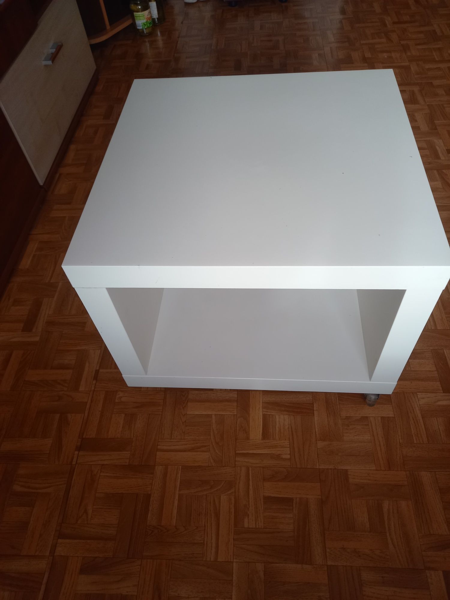 Stolik kawowy stolik uniwersalny biały na kółkach ładny