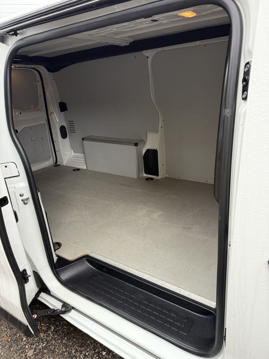 Opel Vivaro 2,0d 140koni 2020r Long Faktura VAT23%