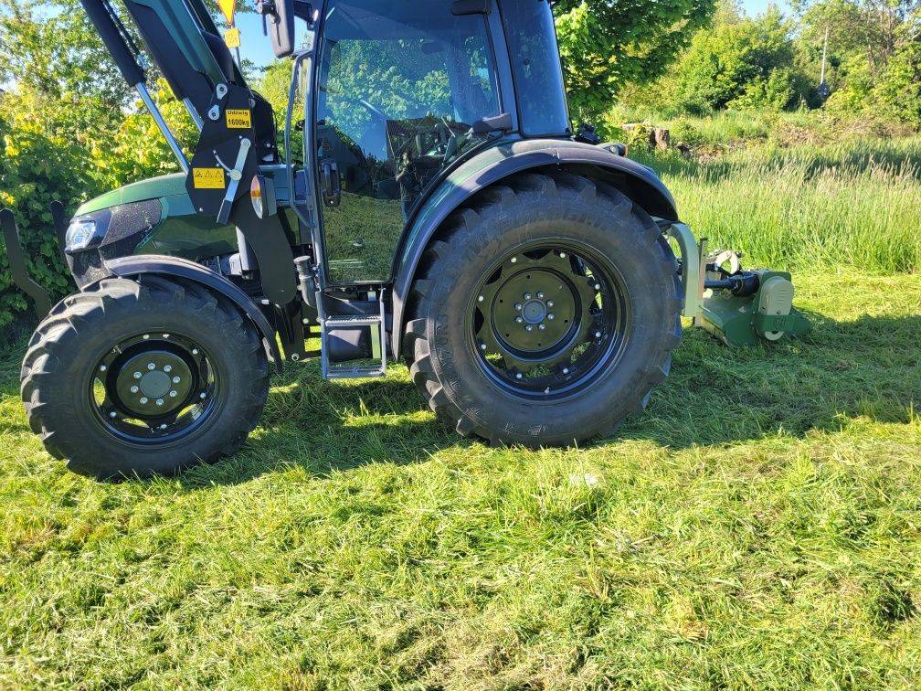 Koszenie traw niużytków kosiarką bijakowa mulczer traktorem