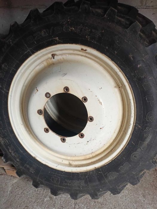 Koła New Holland Aliance 340/85R48 oraz Firestone Performer 320/90R32