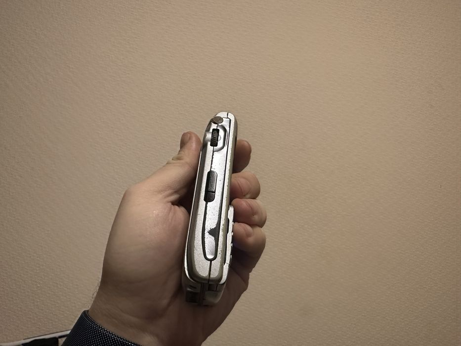 На деталі sony ericsson p900