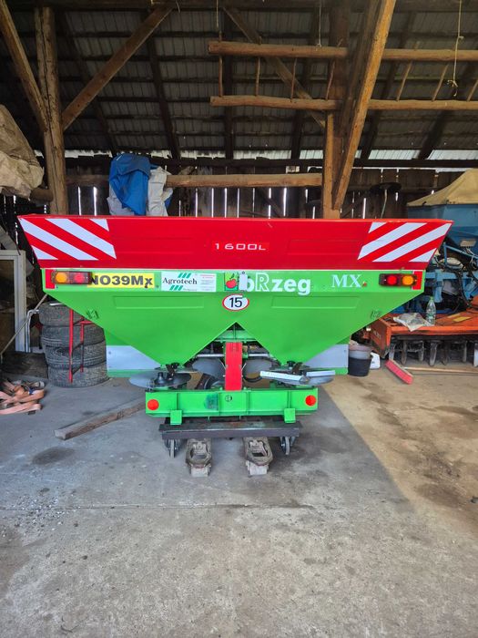 Rozsiewacz nawozów UNIA Brzeg N039 MX 1600L