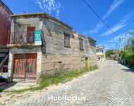 Moradia T2 á venda para reconstrução em Santo Amaro-Mangualde.