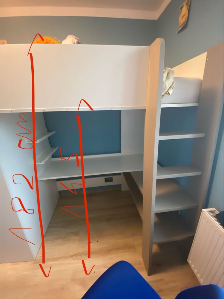 Łożko piętrowe z szafą na ubrania i biurkiem