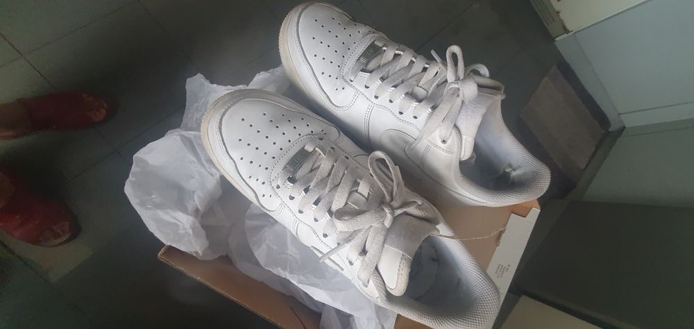 Ténis Nike UK 7,5 UE 40,5 brancoos