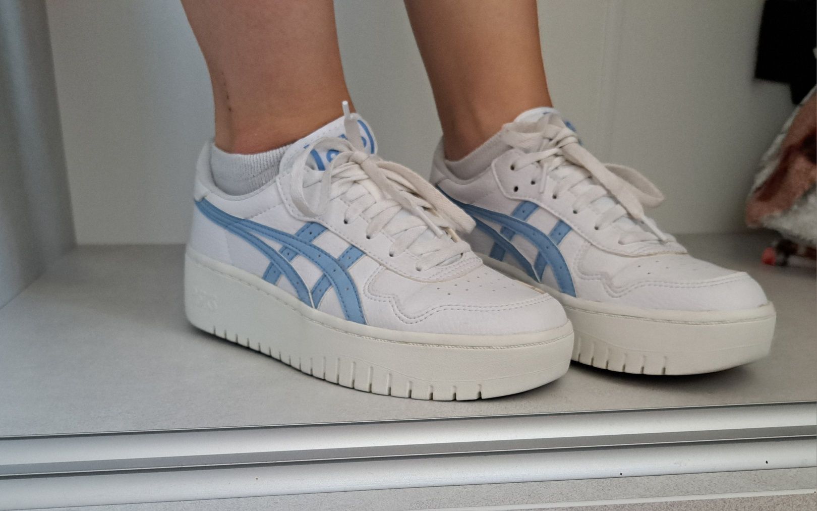 Кросівки жіночі Asics