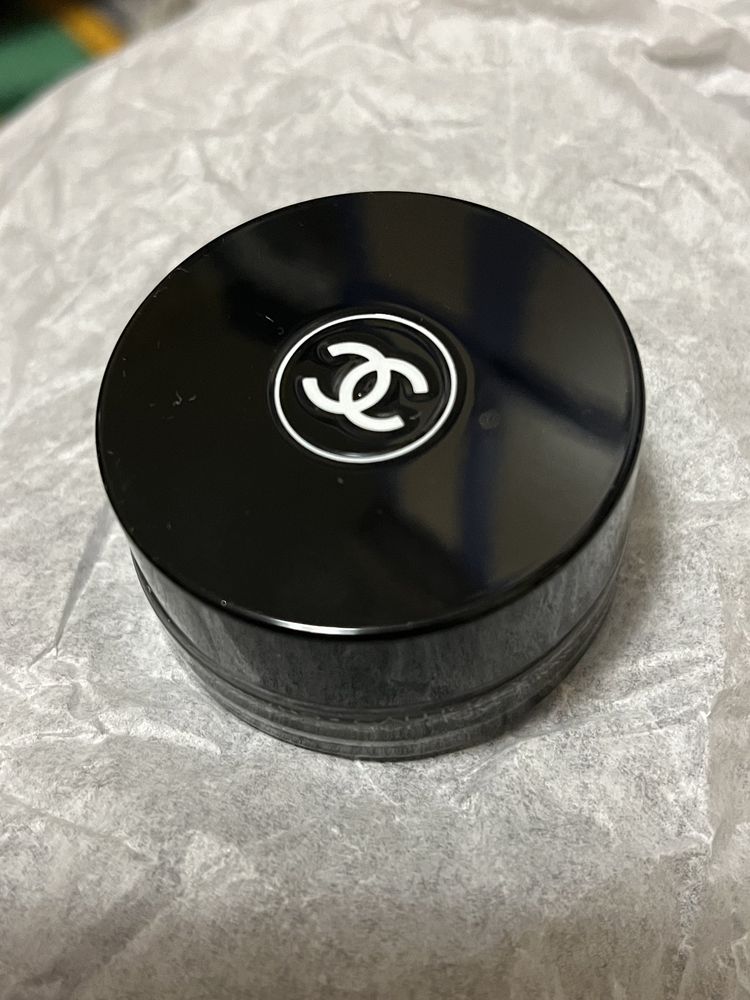 Chanel кремова підводка чорна 65.