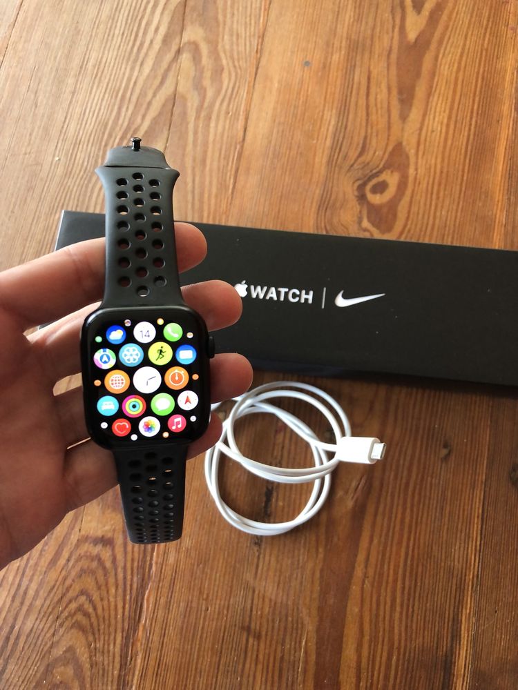 Apple Watch Series 7 Nike Edition 45 mm