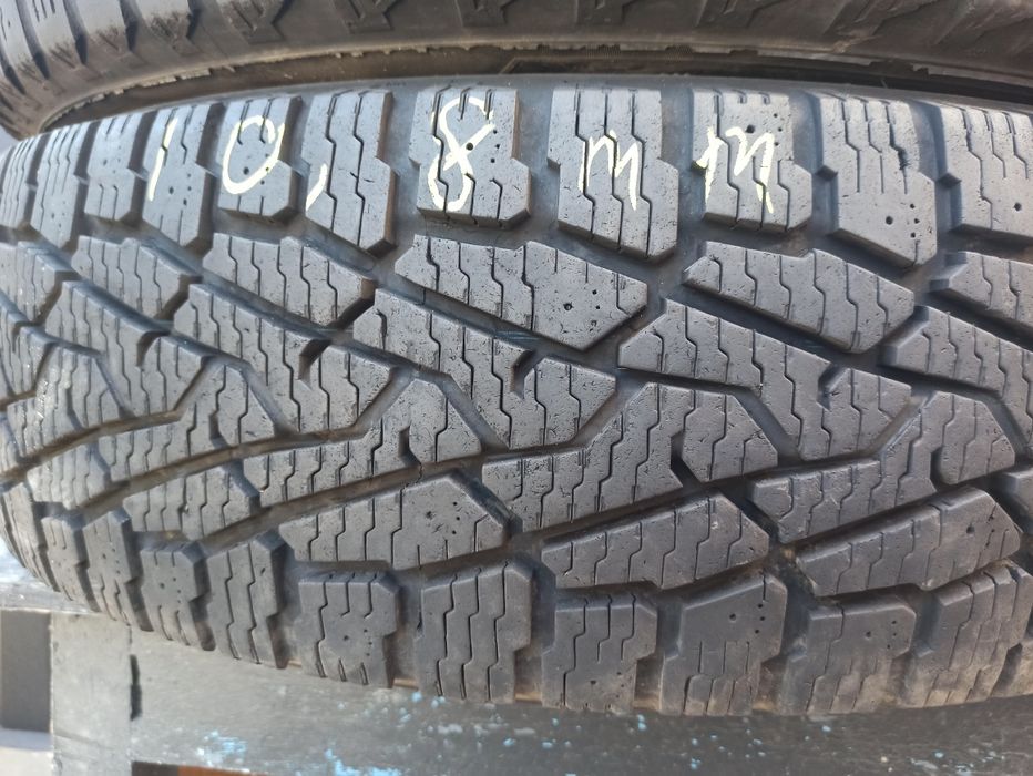 Зимние шины  245/75 R17 Nokian Hakkapeliitta LT резина