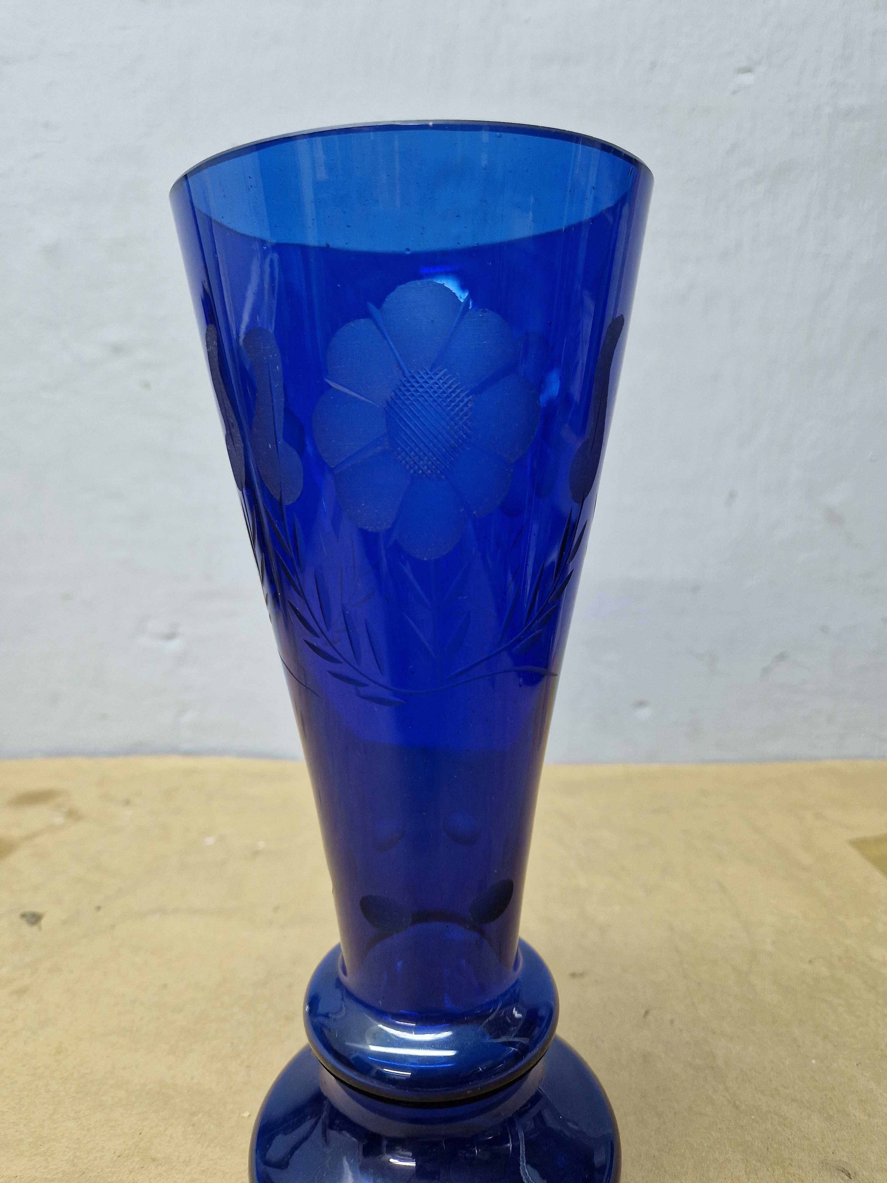 Wazon szklany odcienie niebieskiego cięte wzory prl (12137)