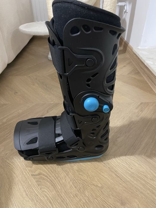 Dwukomorowa orteza sztywna na goleń i stopę - Pro-Walker