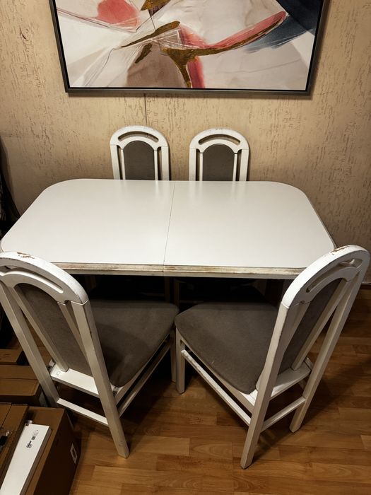 Stół rozkładany + 4 krzesła – białe, klasyczne z szarym obiciem