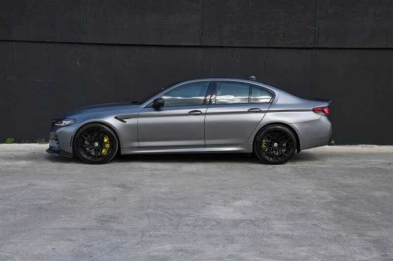 2023    BMW   M5