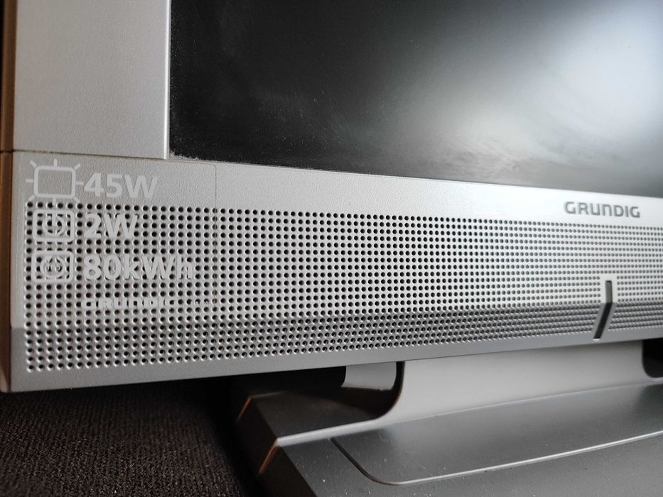 LCD TV Grundig Davio 15'' 38-5700 BS usado, mas em ótimo estado.