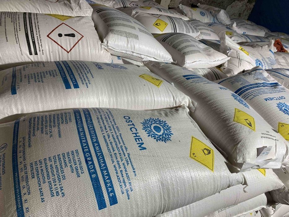 Продам селітру "рівнеазот" розфасовка 50 кг. 1200грн\міш