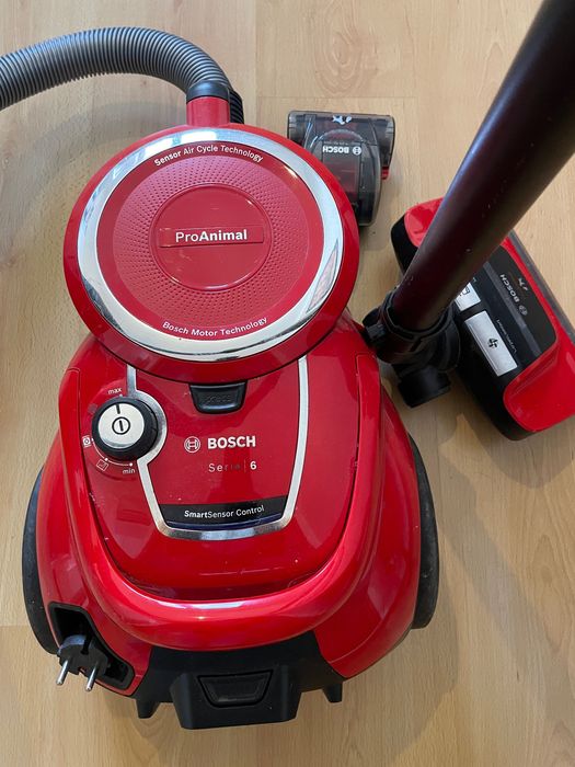Aspirador s/ saco Bosh Série 6 Pro Animal