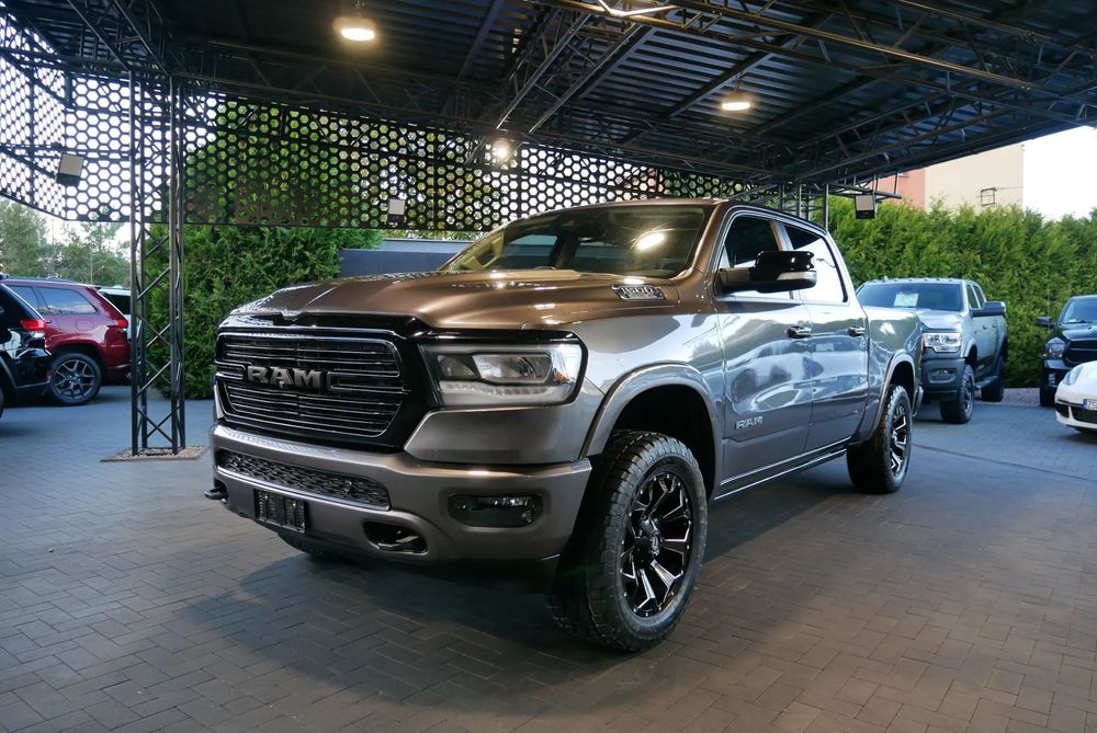 RAM 1500 Laramie1500V8HEMI408KMGazHakPanoramaRadarWentylCam360SejfNaviLEDKeyles