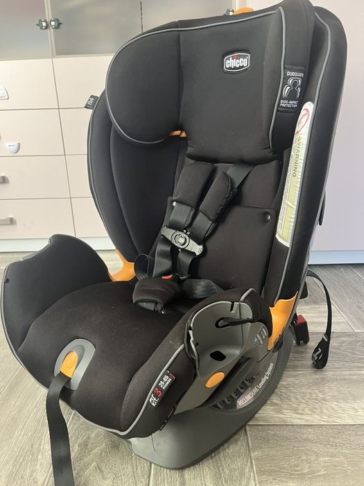 Автокрісло Chicco Fit4