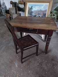 Stół drewniany z krzesłem, biurko