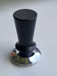 Tamper do ekspresu kolbowego sprężynowy 51 mm