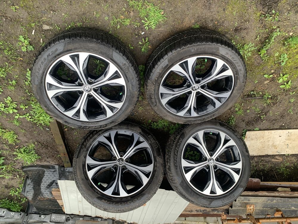 Toyota Highlander Диски з резиною комплект Pirelli 235/55 R20