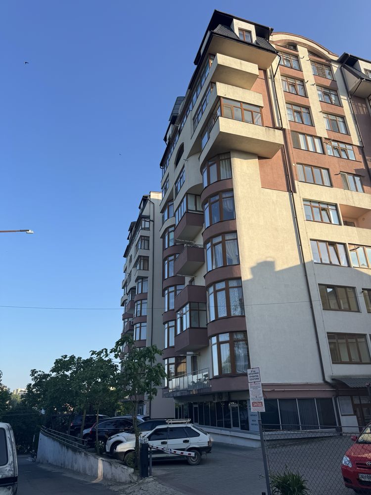 Продам чотирьох кімнатну квартиру у центрі м. Трускавець