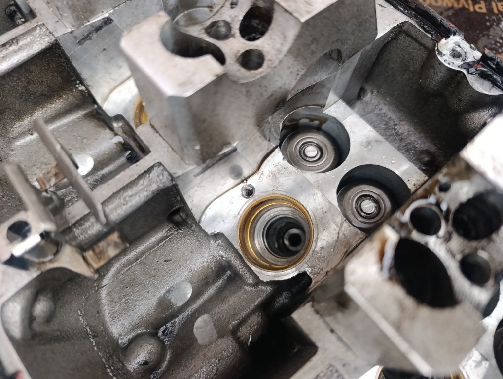 Głowica 2.5TDI VW T5 R5 Gwarancja AXE AXD BPC BNZ  nowe gniazda