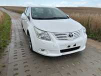 Toyota Avensis benzynka, świeżo sprowadzony z Danii , pewna historia lekko uszkodzony