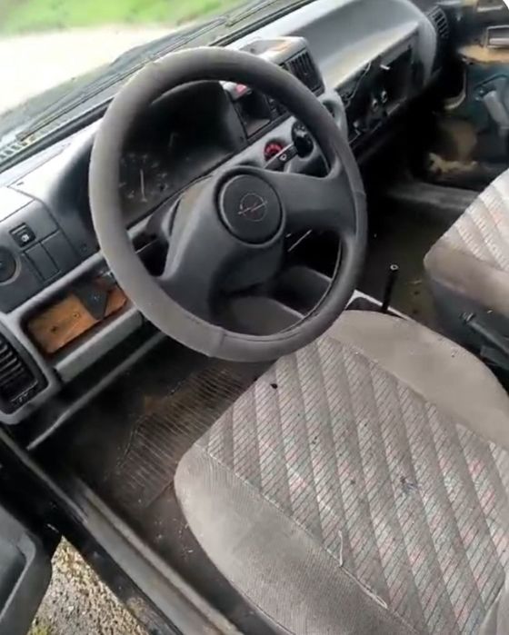 Opel corsa A muito estragado