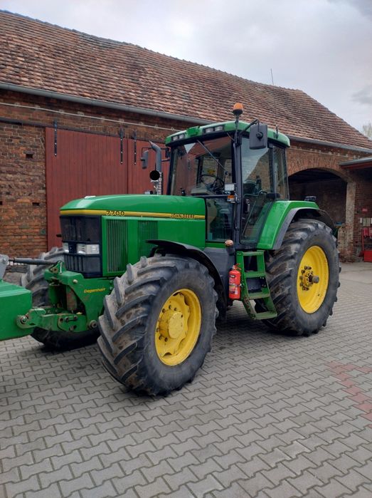 Ciągnik John Deere 7700