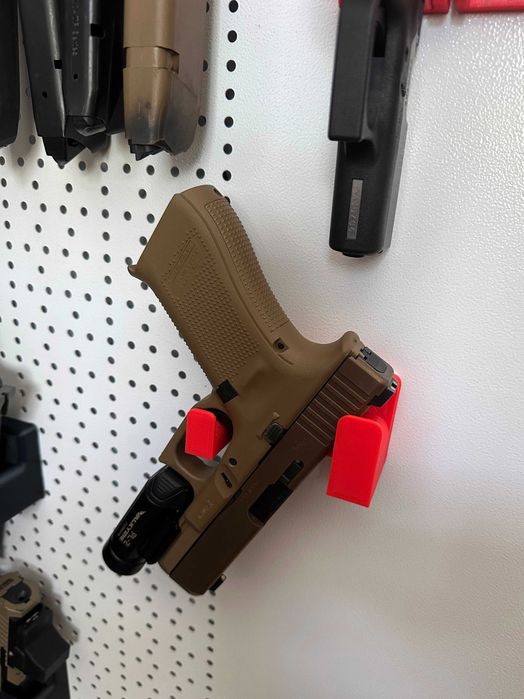 Uchwyt magnetyczny na broń