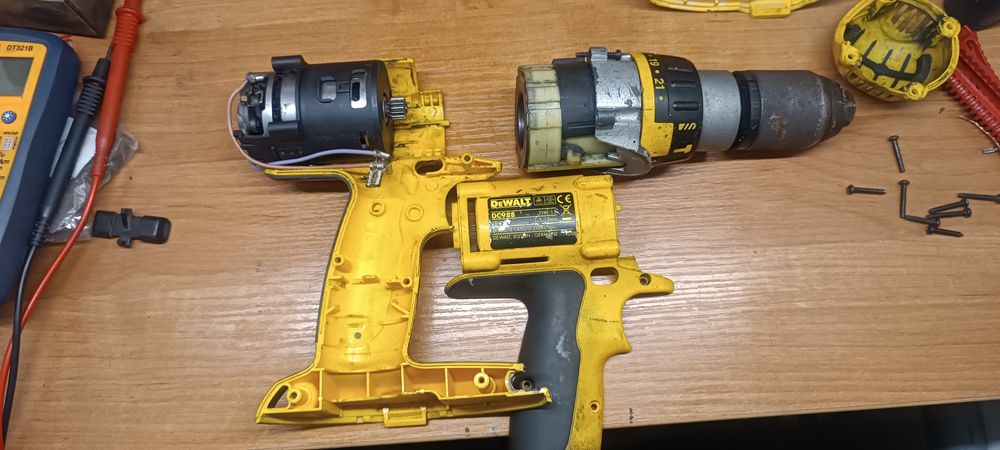 DeWalt DC988 na części