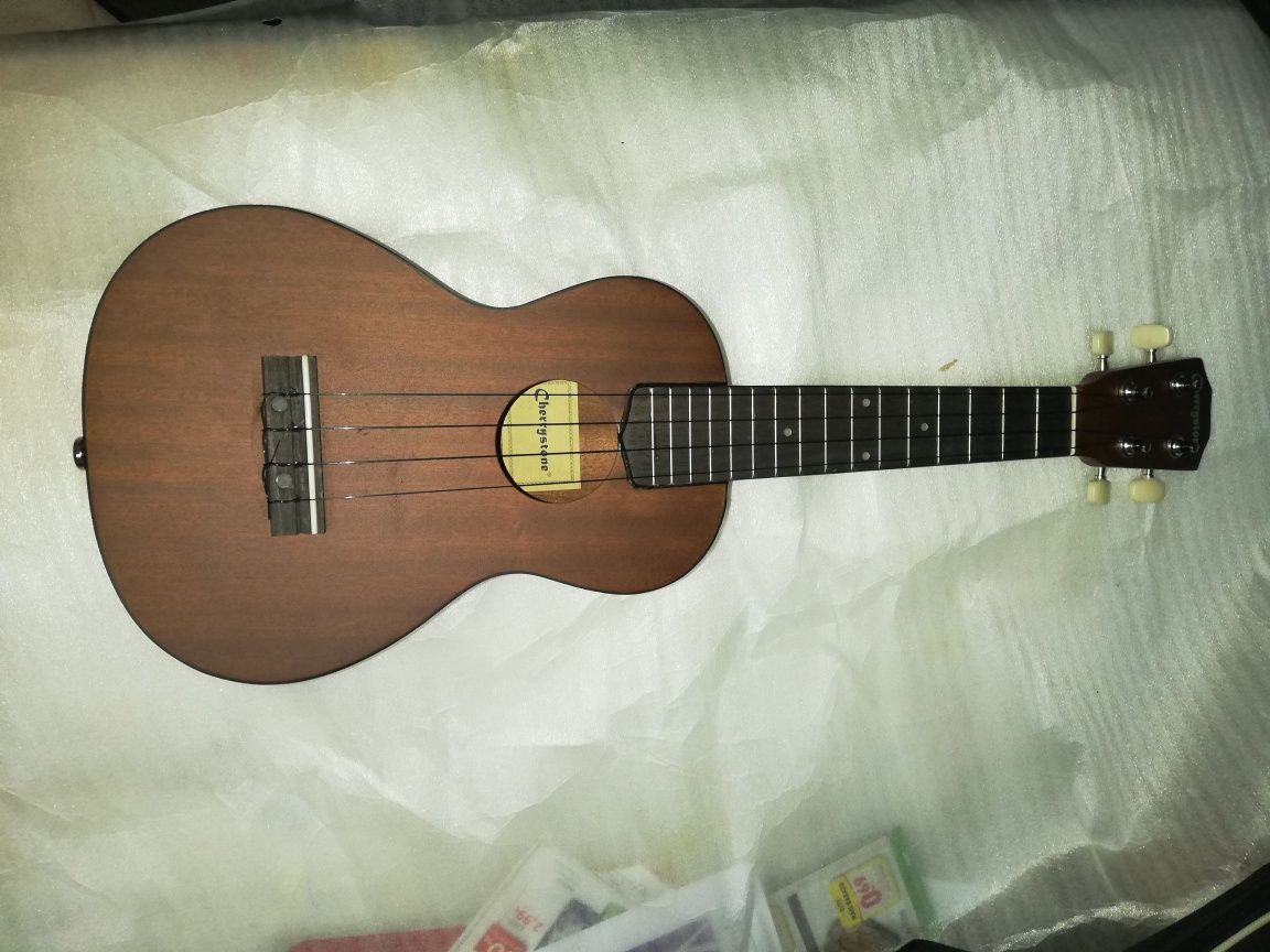 Ukulele concerto Cherrystone